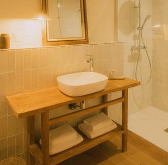 Caux Apartment | Domaine Croix-Maro