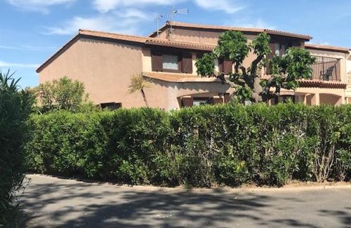 Portiragnes-Plage Villa | Domaine de vacances à 600m de la plage animations piscines en supplément villa climatisée 3 chambres 5 à 7 couchages WIFI LRPDSG12