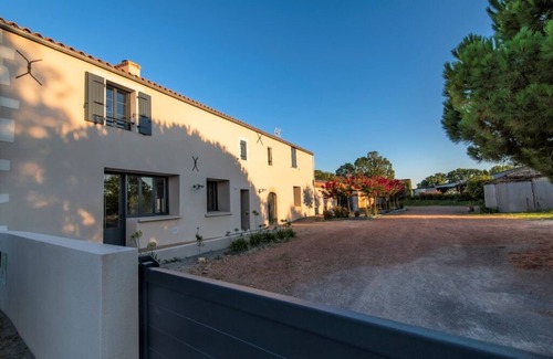 Saint-Vincent-sur-Jard Villa | Domaine de la Coutardière 15 Personnes Piscine Intérieure Chauffée Toute L'année