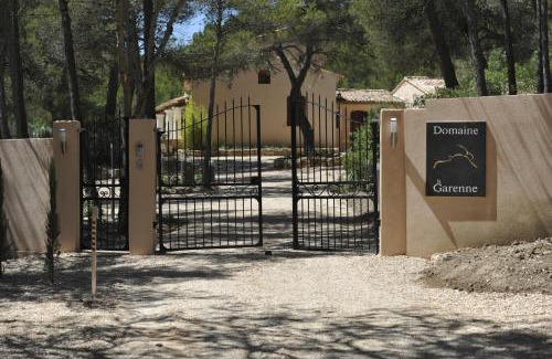 Saint-Marc-Jaumegarde Apartment | Domaine la Garenne