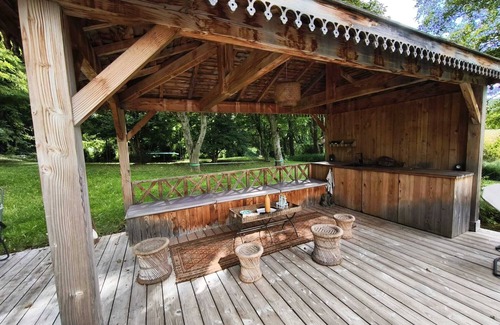 Anneyron House | Domaine "Les Sources". Family memories in a green setting