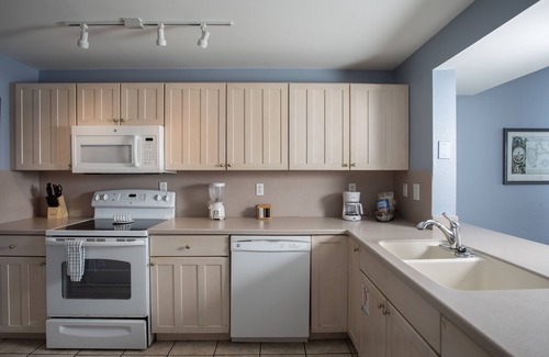 Meadows Condo | Dominica Retreat-waterfront 2BR 2BA condo w/pool & boat slip
