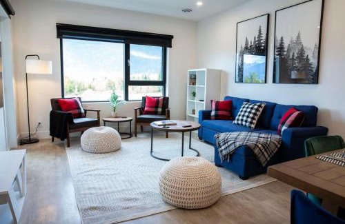 Revelstoke House | Domino Condo - Bunk Bed & Hot Tub