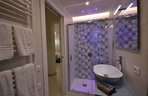 Pompei Apartment | Domus Pompeii is a cozy vacation home 2 minutes from the Pompeii ruins