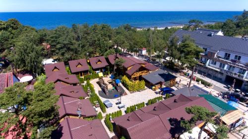 Dziwnowek Resort | Domy z Bala - Domki ogrzewane - JACUZZI, SAUNA, lody, popcorn, ryba wedzona i ognisko w cenie!