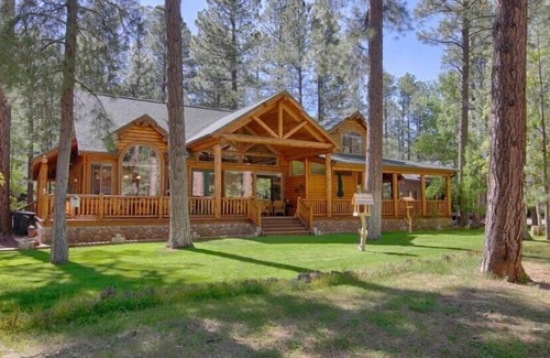 Pinetop Cabin | Don't miss out! Custom Cabin on Golf Course