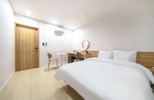 Okpo-dong Hotel | DongBaek Hotel Okpo