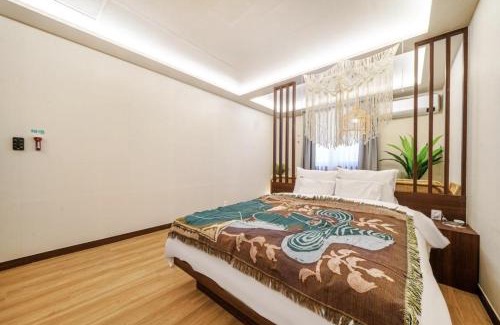 Okpo-dong Hotel | DongBaek Hotel Okpo