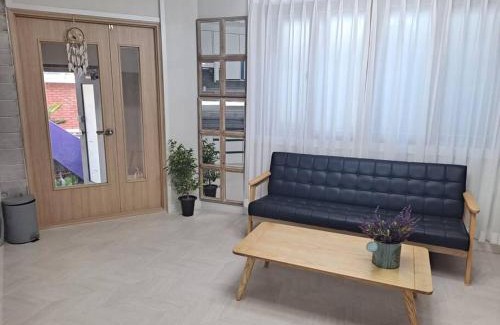 Chungmu House | Dongpirang Purple House 1