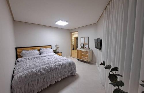 Chungmu House | Dongpirang Purple House 2