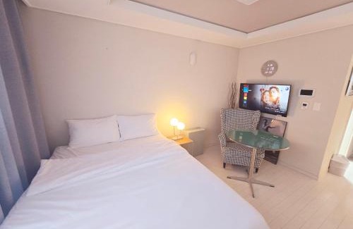 Seongnae-dong Apartment | Dongseongro DSR&U Hotel room