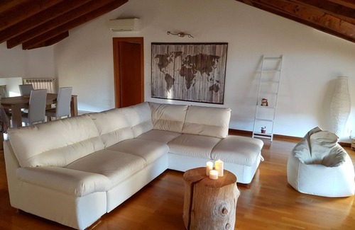 Citta Bassa Apartment | DONIZETTI ROYAL ATTIC 6 PAX