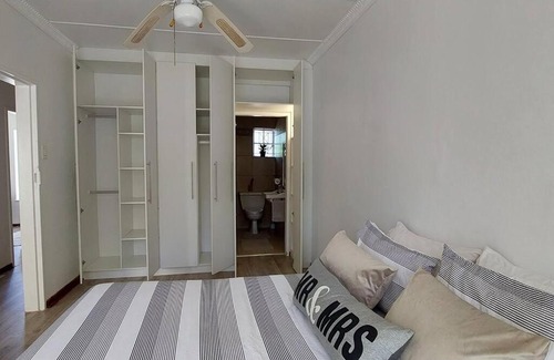 Beacon Bay House | Donkin Parkview 3 bedroom townhouse