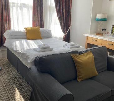 Truro House | Donnington Guesthouse
