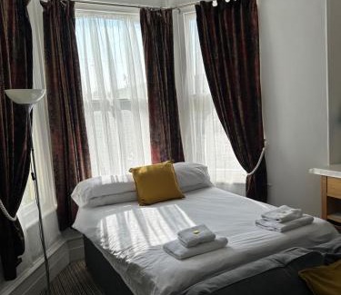 Truro House | Donnington Guesthouse