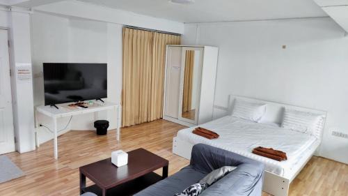 Nana Cabin | Doodle Lodge Bangkok