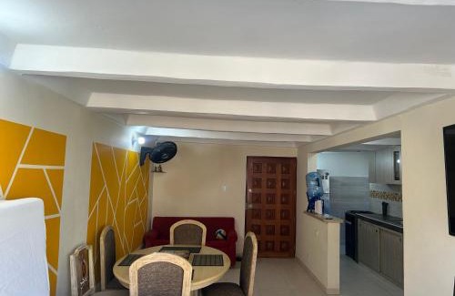 Santa Maria House | Doppelpalmen Zimmer mit Gemeinschaftsbad Nähe Flughafen