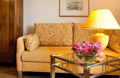 Aschach Apartment | Doppelzimmer mit sep. Wohnteil, Balkon/Terrasse, Bad oder Dusche/WC, Haupthaus
