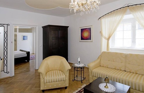 Halbturn Apartment | Doppelzimmer Komfort mit Dusche, WC - Wohnen im Schloss - Knappenstöckl