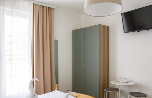 Morbisch am See Cottage | Doppelzimmer mit Balkon und Kleinem Bad - Pension Laubenhof