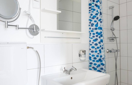 Morbisch am See Cottage | Doppelzimmer mit Balkon und Kleinem Bad - Pension Laubenhof