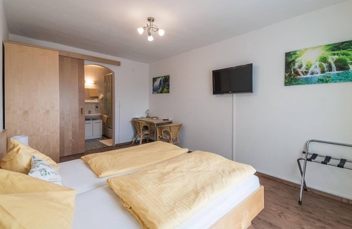 Seekirchen Markt House | Doppelzimmer Nr 3 - Gasthof zur Seeburg