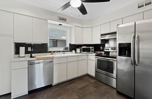 Mount Dora House | Doras Dream, 4 Bedrooms, Sleeps 12, Downtown