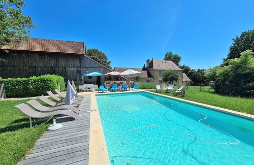 Pressignac-Vicq House | Dordogne-Wonderful Cottage ,7 bedr, 4 bath, heated Pool, video projector, Wi-Fi