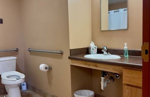 Auburn Apartment | Dorm-Style Suite located in the center of downtown Auburn, NY
