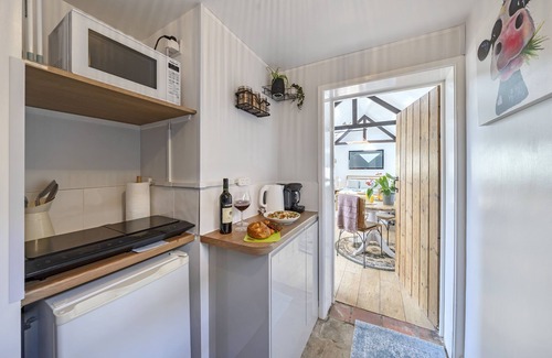 Poole Cottage | Dorset Cottage Annexe - 2 guests in 1 bedroom