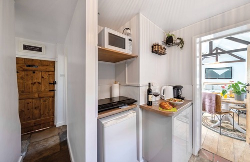 Poole Cottage | Dorset Cottage Annexe - 2 guests in 1 bedroom