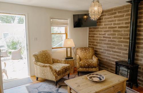 Downtown Santa Fe House | Dos Hermanas Casita 2 & 3 Downtown Courtyard