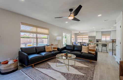 Neely Farms House | Dos Palmas Gilbert Poolside Retreat