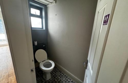 Little Hulton House | Double-Bedroom C2 Manchester Close To Bolton Centre