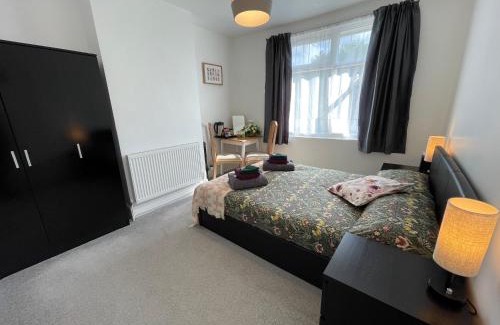 Sudbury House | Double Bedroom in Sudbury Hill Wembley - 10 mins from Wembley Stadium