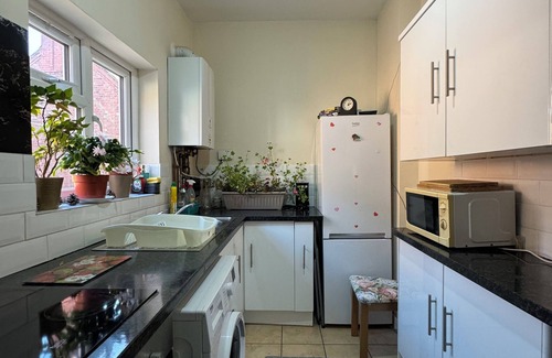 Welford Apartment | Double Bedroom in a modern apartment located close to city center.