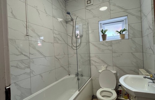 Welford Apartment | Double Bedroom in a modern apartment located close to city center.