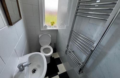 Salford House | Double-Bedroom in the Heart of Salford Manchester GCSW1 Perfect for Short Stays