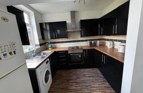 Salford House | Double-Bedroom in the Heart of Salford Manchester GCSW2 Perfect for Short Stays