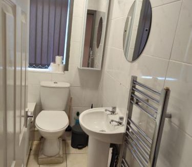 Manchester House | Double-Bedroom in the Heart of Harpurhey Manchester A3 Perfect for Short Stays