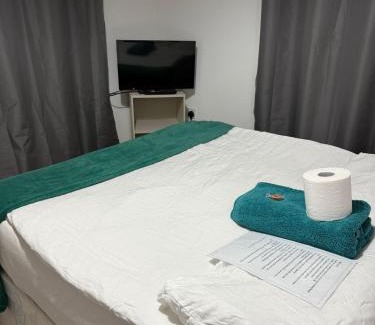 Dartford House | Double Cosy bedroom in central Dartford-Close to all amenities