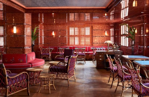 Mount Vernon House | Double Delight at Ulysses Hotel: Unique Decor & On-Site Dining in Downtown