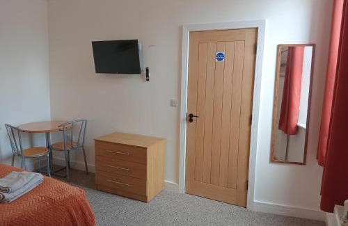 Carlisle House | Double Ensuite - City centre homestay - Peterill Room -