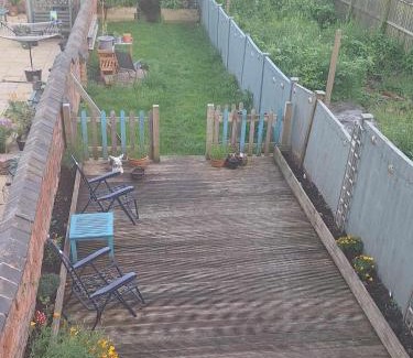 Enderby Apartment | Double Ensuite in a colourful quirky terrace on a quiet leafy street