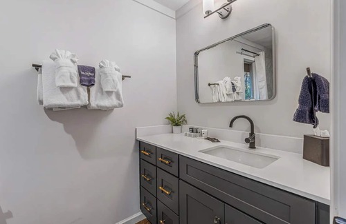 Cashiers Hotel | Double King Room at our Boutique Bed & Brewery