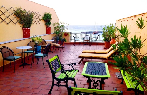 Sferracavallo Apartment | Double or twin room with private bathroom in Palermo - Sea area