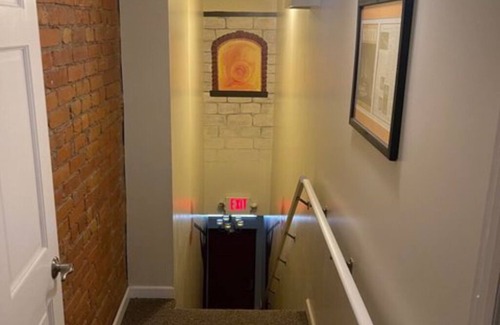 Gaffer District Apartment | Double Queen Guestroom