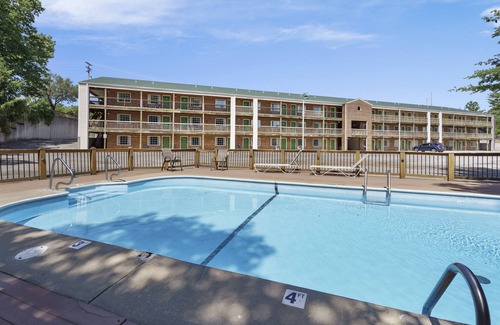 Branson Condo | Double Queen Room w/Kitchen Supplies