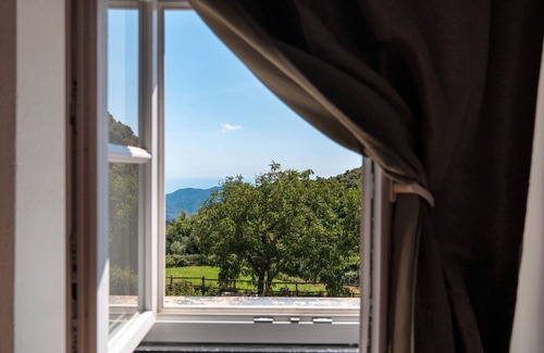 Castiglione Chiavarese Apartment | 'Double Room 2' with Mountain View and Shared Garden