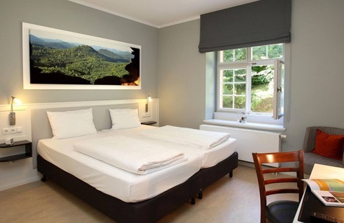Annweiler am Trifels Bed & Breakfast | Double room, shower, toilet, quiet - Kurhaus Trifels Seminarhotel GmbH
